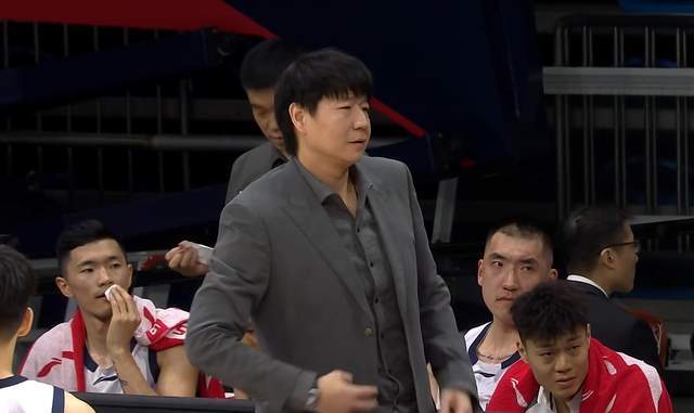 世界杯比分预测-疯狂打铁+情绪失控！山东男篮客场85-93不敌广州，这球输得真闹心